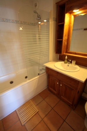 Chalet bruyere bathroom